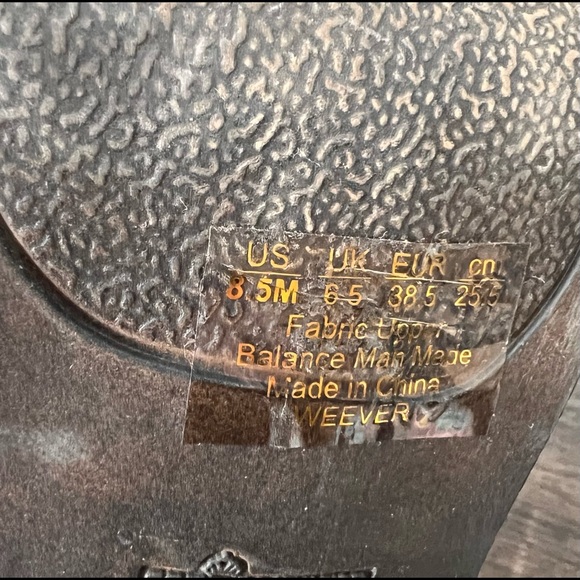 Fergalicious 💋 heeled booties, taupe. Size 8.5 - Picture 6 of 6